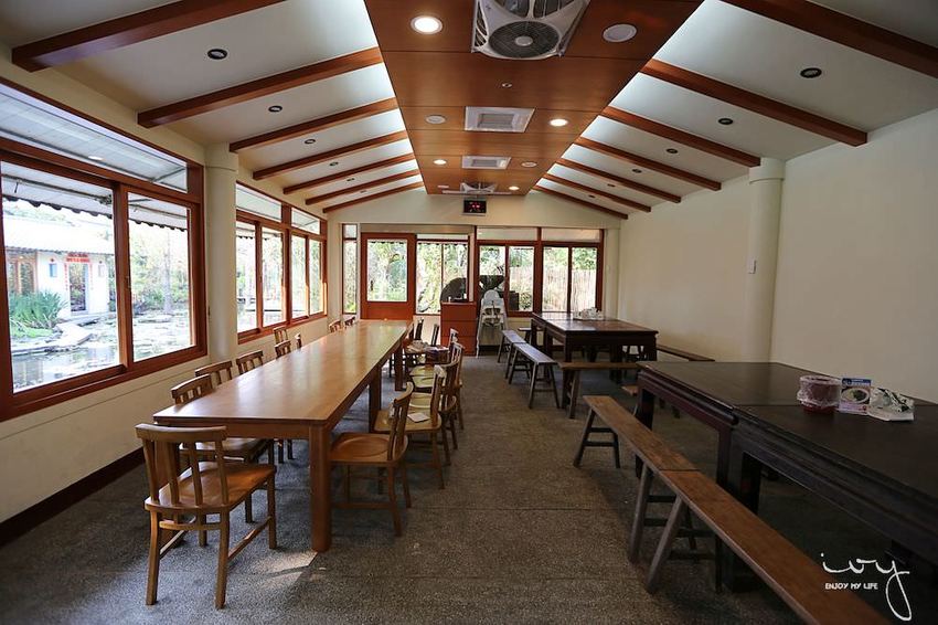 台中南屯隱藏版田園餐廳『田寮農莊』,池塘落羽松造景與總鋪師古早味農家菜,適合親子郊遊的好去處!