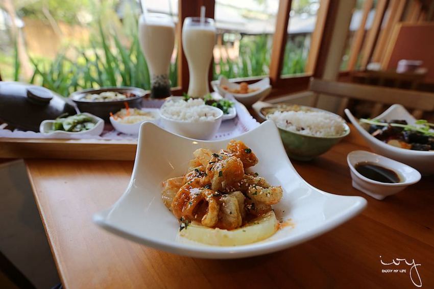 台中南屯隱藏版田園餐廳『田寮農莊』,池塘落羽松造景與總鋪師古早味農家菜,適合親子郊遊的好去處!