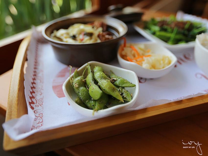 台中南屯隱藏版田園餐廳『田寮農莊』,池塘落羽松造景與總鋪師古早味農家菜,適合親子郊遊的好去處!