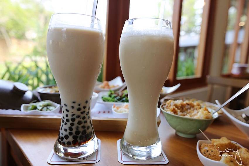 台中南屯隱藏版田園餐廳『田寮農莊』,池塘落羽松造景與總鋪師古早味農家菜,適合親子郊遊的好去處!