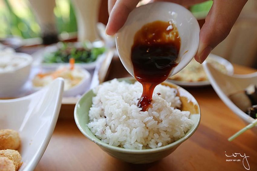 台中南屯隱藏版田園餐廳『田寮農莊』,池塘落羽松造景與總鋪師古早味農家菜,適合親子郊遊的好去處!