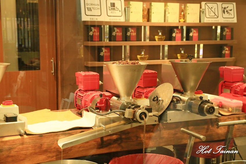 豪宅裡的製油廠,販售家常的好味道:神茶油 Shin Camellia Oil - 熱血玩台南。跳躍新世界