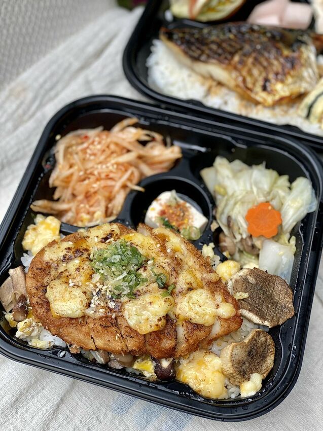 台南三間日式料理餐廳：皋月當代日式料理、 巷丼食堂 、芳鮨，聯合推出防疫便當/日式餐盒均一價$130元優惠/醫護警消享一百元優惠/每周贈送免費便當給防疫單位 - 進食的巨鼠