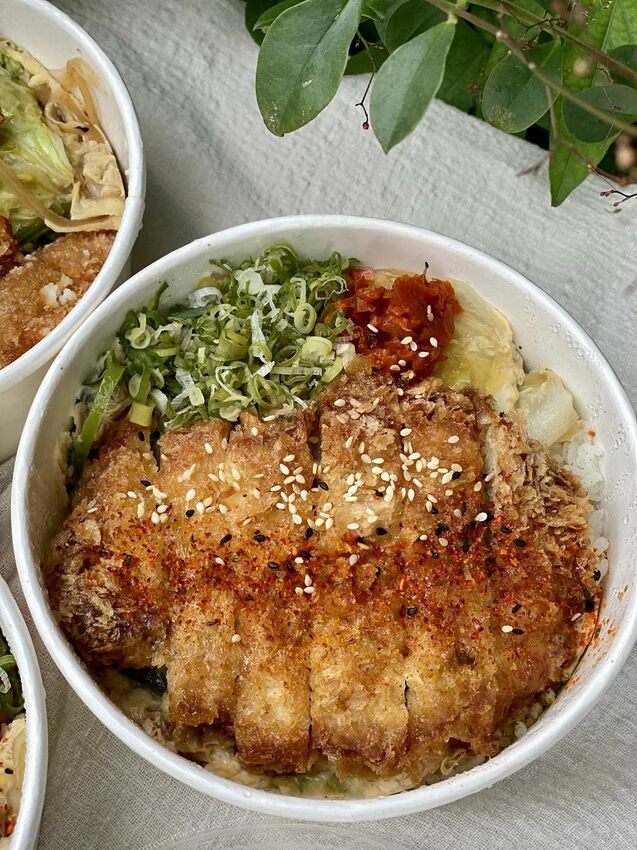 台南三間日式料理餐廳：皋月當代日式料理、 巷丼食堂 、芳鮨，聯合推出防疫便當/日式餐盒均一價$130元優惠/醫護警消享一百元優惠/每周贈送免費便當給防疫單位 - 進食的巨鼠