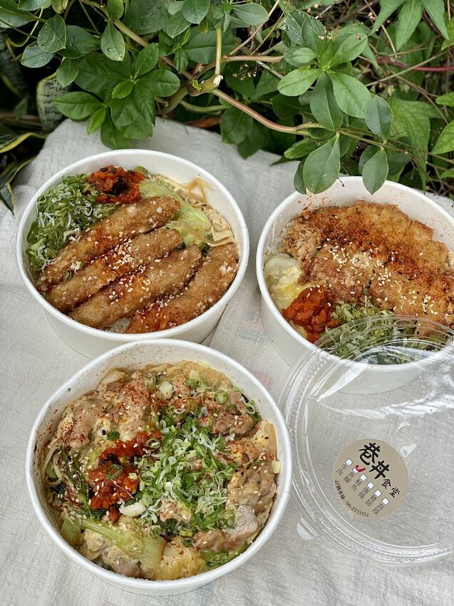 台南三間日式料理餐廳：皋月當代日式料理、 巷丼食堂 、芳鮨，聯合推出防疫便當/日式餐盒均一價$130元優惠/醫護警消享一百元優惠/每周贈送免費便當給防疫單位 - 進食的巨鼠