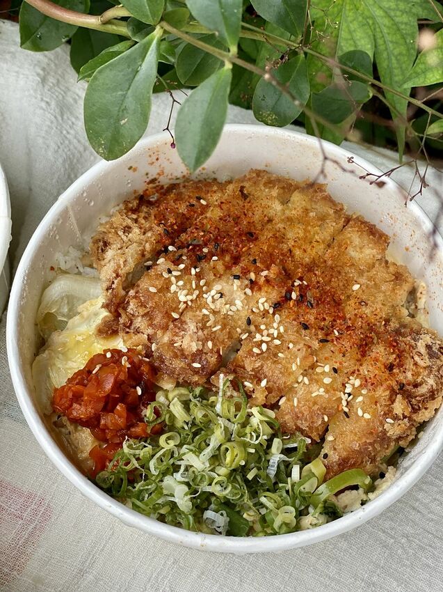 台南三間日式料理餐廳：皋月當代日式料理、 巷丼食堂 、芳鮨，聯合推出防疫便當/日式餐盒均一價$130元優惠/醫護警消享一百元優惠/每周贈送免費便當給防疫單位 - 進食的巨鼠