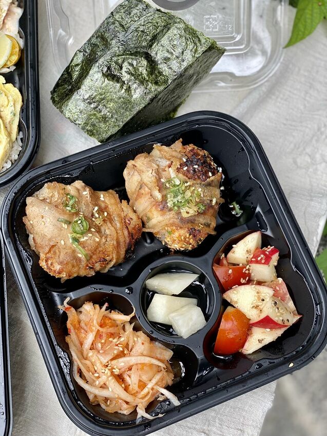 台南三間日式料理餐廳：皋月當代日式料理、 巷丼食堂 、芳鮨，聯合推出防疫便當/日式餐盒均一價$130元優惠/醫護警消享一百元優惠/每周贈送免費便當給防疫單位 - 進食的巨鼠