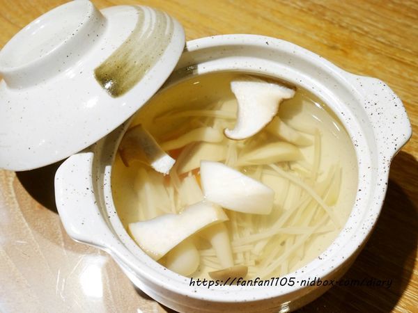 宜蘭住宿【傳藝渡假會館】 #田園間湖畔VILLA #沙坑 #划小船 #餵魚 #一泊二食 #親子住宿 的好去處 (39).JPG