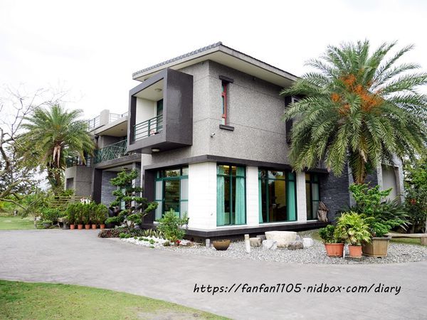 宜蘭住宿【傳藝渡假會館】 #田園間湖畔VILLA #沙坑 #划小船 #餵魚 #一泊二食 #親子住宿 的好去處 (33).JPG