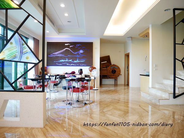 宜蘭住宿【傳藝渡假會館】 #田園間湖畔VILLA #沙坑 #划小船 #餵魚 #一泊二食 #親子住宿 的好去處 (9).JPG