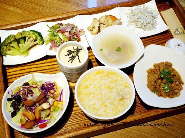 宜蘭住宿【傳藝渡假會館】 #田園間湖畔VILLA #沙坑 #划小船 #餵魚 #一泊二食 #親子住宿 的好去處 (53).JPG