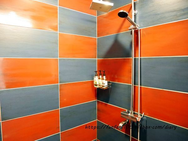 宜蘭住宿【傳藝渡假會館】 #田園間湖畔VILLA #沙坑 #划小船 #餵魚 #一泊二食 #親子住宿 的好去處 (30).JPG