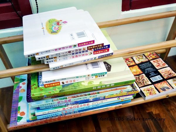 宜蘭住宿【傳藝渡假會館】 #田園間湖畔VILLA #沙坑 #划小船 #餵魚 #一泊二食 #親子住宿 的好去處 (45).JPG