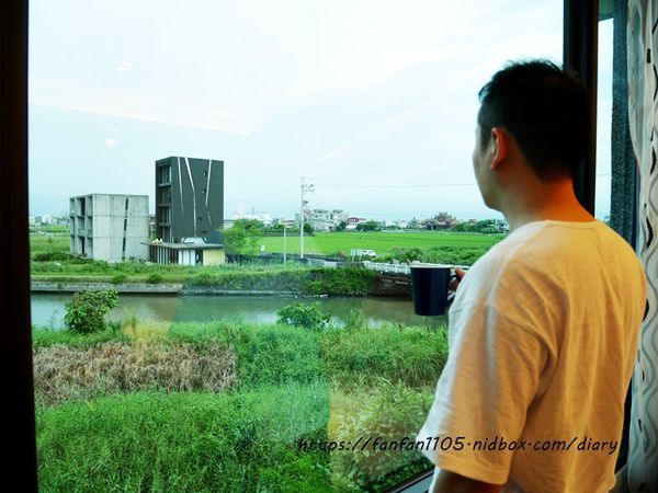 宜蘭住宿【傳藝渡假會館】 #田園間湖畔VILLA #沙坑 #划小船 #餵魚 #一泊二食 #親子住宿 的好去處 (35).JPG