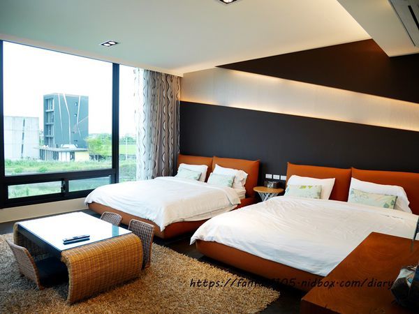 宜蘭住宿【傳藝渡假會館】 #田園間湖畔VILLA #沙坑 #划小船 #餵魚 #一泊二食 #親子住宿 的好去處 (15).JPG