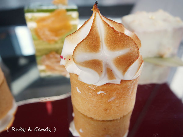 蛋白霜小金桔覆盆子塔 (2).JPG