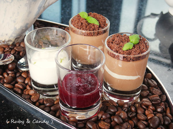 玫瑰花瓣醬%26;萊姆酸奶香緹鮮奶油 (1).JPG