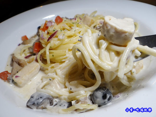奶油蘑菇雞肉義大利麵-沛緹歐 (2).jpg