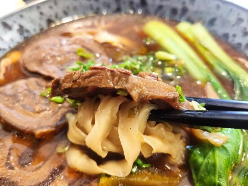 集英會牛肉麵館 老甕酸菜牛肉麵