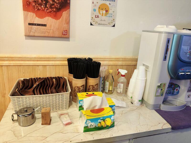 集英會牛肉麵館 自助區