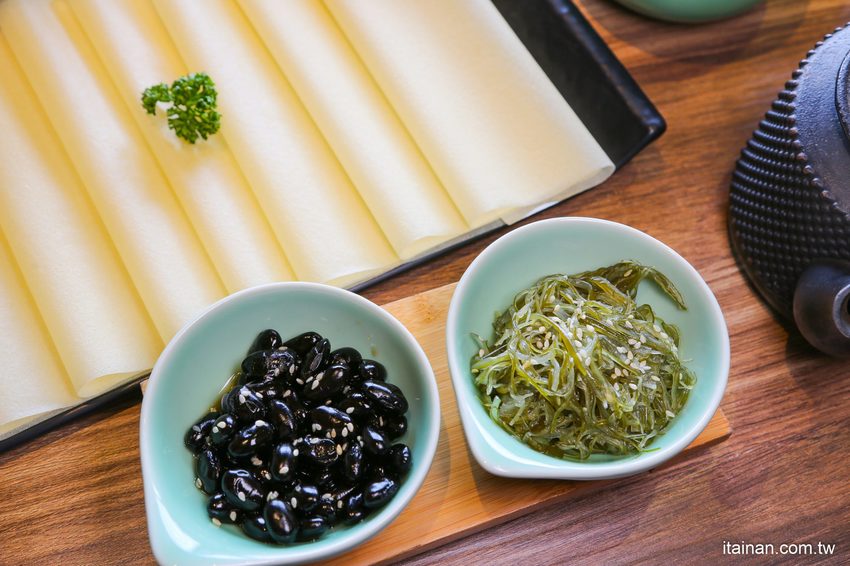 澎湖最美的網美麻辣火鍋「巴適麻辣鍋」正統手工拌炒辣椒技術，嚴選二十四種中藥材入鍋!! - 台南好Food遊