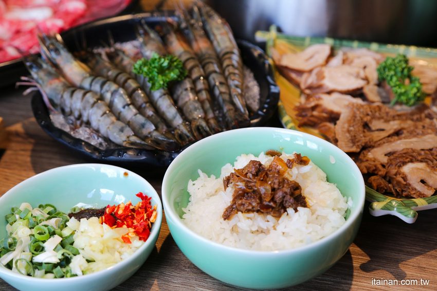 澎湖最美的網美麻辣火鍋「巴適麻辣鍋」正統手工拌炒辣椒技術，嚴選二十四種中藥材入鍋!! - 台南好Food遊