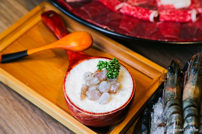 澎湖最美的網美麻辣火鍋「巴適麻辣鍋」正統手工拌炒辣椒技術，嚴選二十四種中藥材入鍋!! - 台南好Food遊