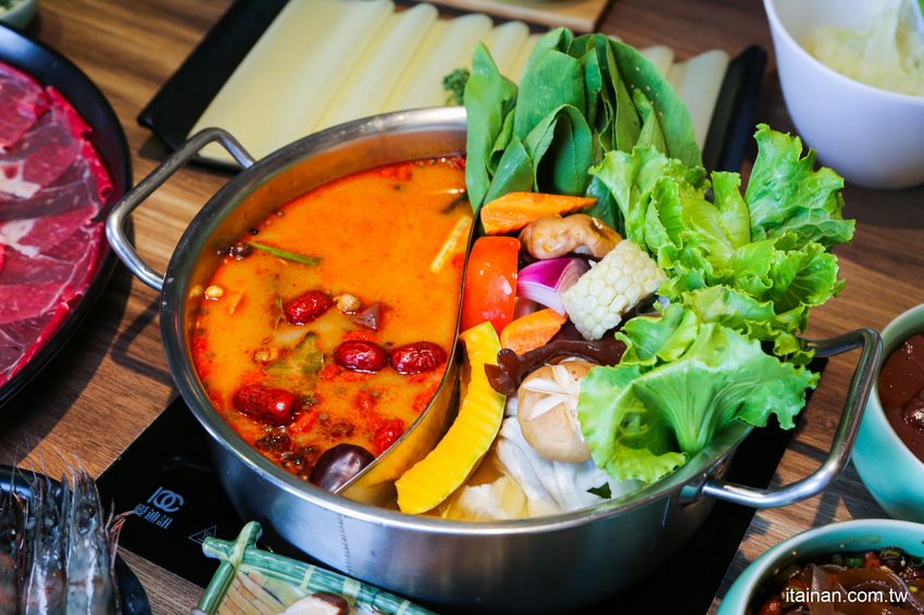 澎湖最美的網美麻辣火鍋「巴適麻辣鍋」正統手工拌炒辣椒技術，嚴選二十四種中藥材入鍋!! - 台南好Food遊
