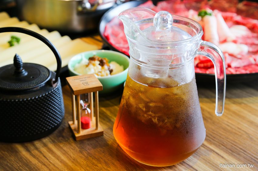 澎湖最美的網美麻辣火鍋「巴適麻辣鍋」正統手工拌炒辣椒技術，嚴選二十四種中藥材入鍋!! - 台南好Food遊