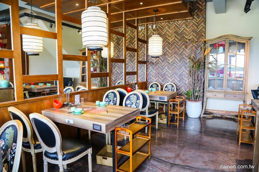 澎湖最美的網美麻辣火鍋「巴適麻辣鍋」正統手工拌炒辣椒技術，嚴選二十四種中藥材入鍋!! - 台南好Food遊