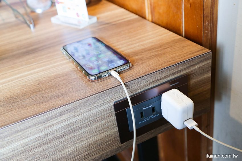 澎湖最美的網美麻辣火鍋「巴適麻辣鍋」正統手工拌炒辣椒技術，嚴選二十四種中藥材入鍋!! - 台南好Food遊