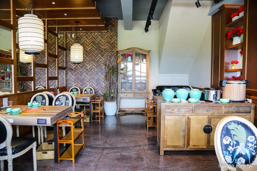 澎湖最美的網美麻辣火鍋「巴適麻辣鍋」正統手工拌炒辣椒技術，嚴選二十四種中藥材入鍋!! - 台南好Food遊