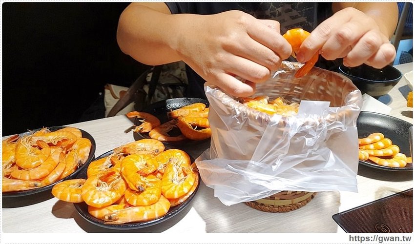 台中超萌小熊維尼鍋來囉，還有生日幾歲送幾隻蝦蝦，每天限五組！