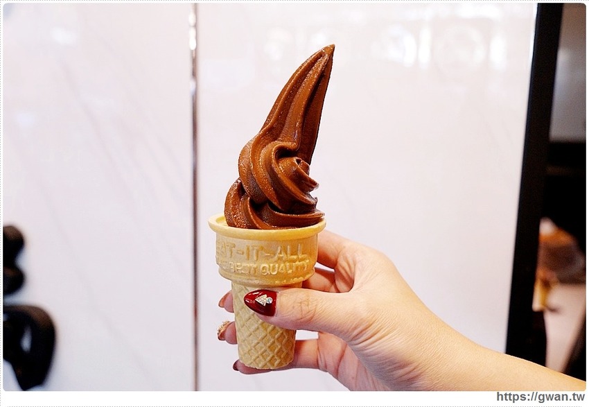 台中超萌小熊維尼鍋來囉，還有生日幾歲送幾隻蝦蝦，每天限五組！