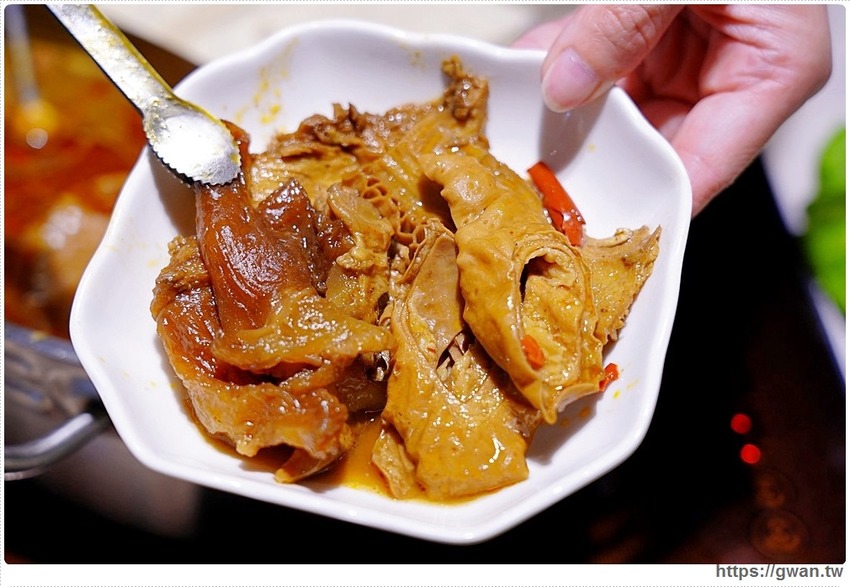 姓陳的在哪裡?愛食鍋請你吃肉肉啦!還有超萌芋泥小熊鍋,每天限量五隻喔~