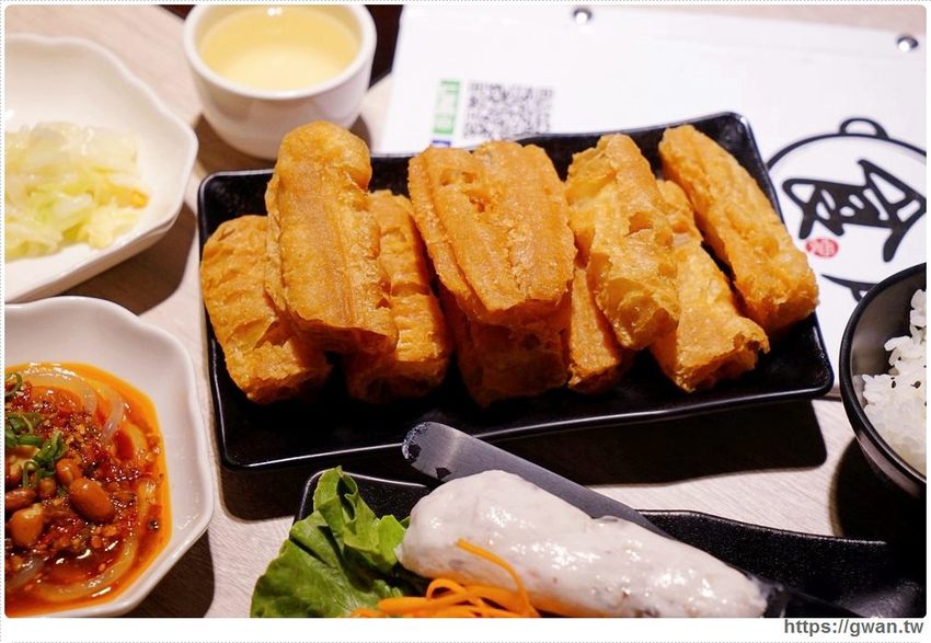 台中超萌小熊維尼鍋來囉，還有生日幾歲送幾隻蝦蝦，每天限五組！