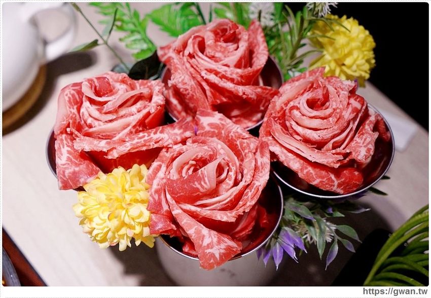 台中超萌小熊維尼鍋來囉，還有生日幾歲送幾隻蝦蝦，每天限五組！