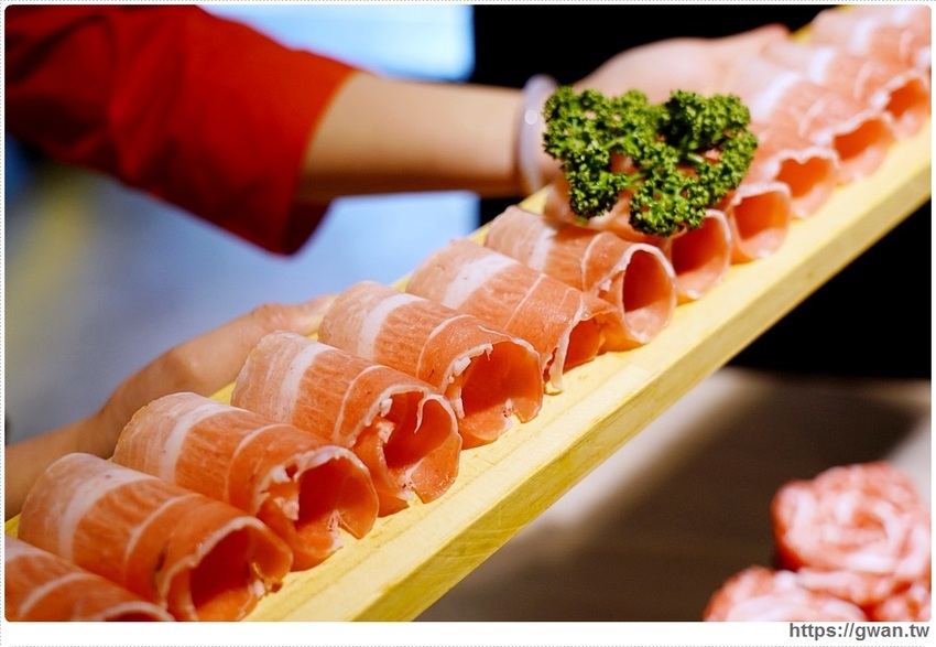 姓陳的在哪裡?愛食鍋請你吃肉肉啦!還有超萌芋泥小熊鍋,每天限量五隻喔~