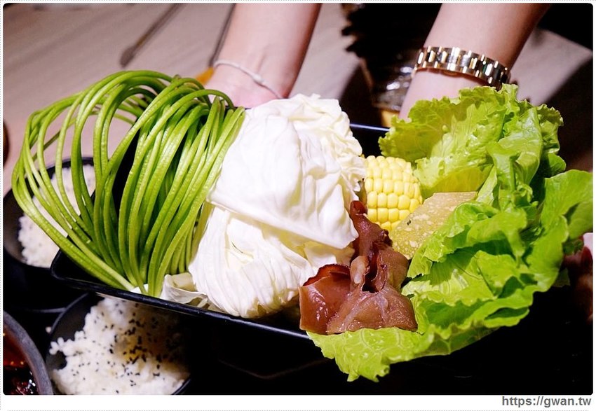 台中超萌小熊維尼鍋來囉，還有生日幾歲送幾隻蝦蝦，每天限五組！