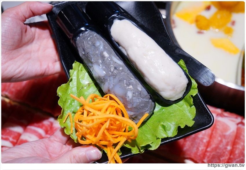 台中也有超萌小熊鍋，整罐高大鮮乳自己加，白飯、鴨血、豆腐吃到飽，壽星再送浮誇長肉盤！！