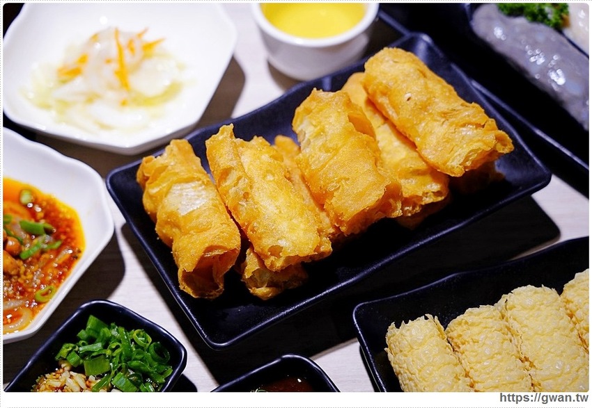 姓陳的在哪裡?愛食鍋請你吃肉肉啦!還有超萌芋泥小熊鍋,每天限量五隻喔~