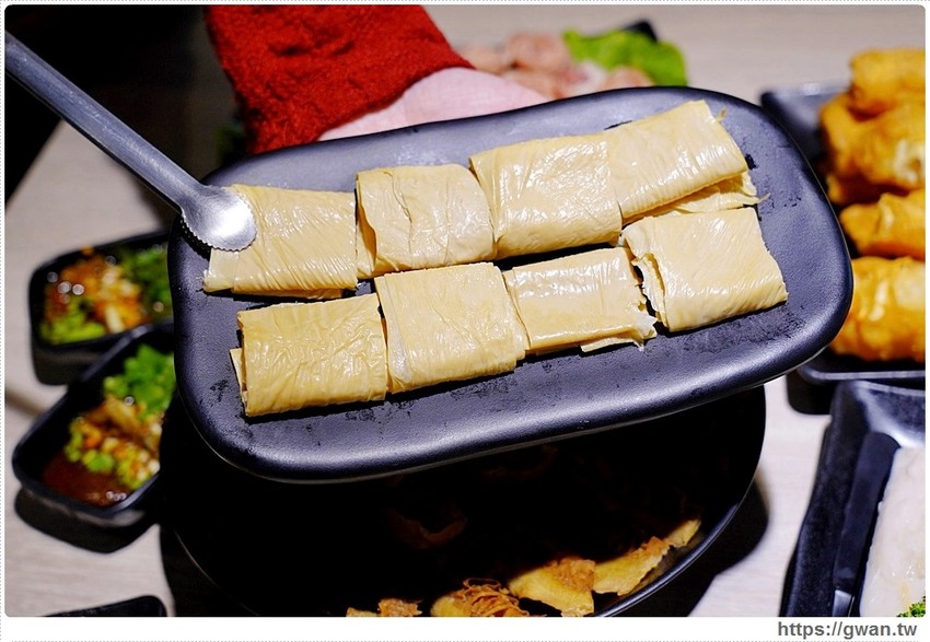 姓陳的在哪裡?愛食鍋請你吃肉肉啦!還有超萌芋泥小熊鍋,每天限量五隻喔~