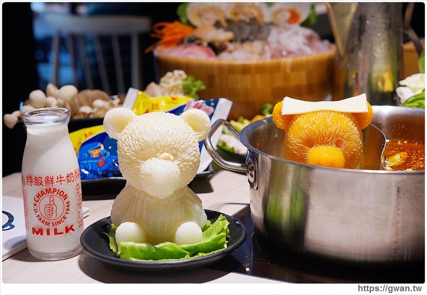 台中也有超萌小熊鍋，整罐高大鮮乳自己加，白飯、鴨血、豆腐吃到飽，壽星再送浮誇長肉盤！！