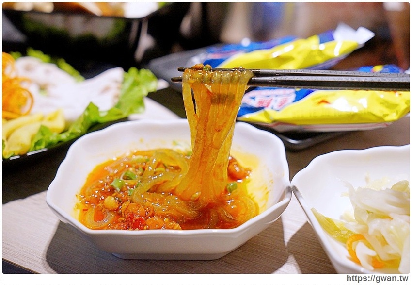 台中也有超萌小熊鍋，整罐高大鮮乳自己加，白飯、鴨血、豆腐吃到飽，壽星再送浮誇長肉盤！！