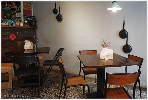 吃東西-4-店內座位.JPG 吃東西-4-店內座位.JPG