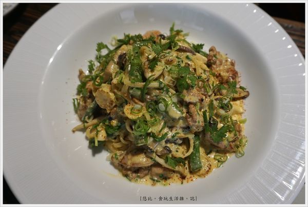 吃東西-23-鹹蛋黃奶油蕈菇雞肉麵.JPG 吃東西-23-鹹蛋黃奶油蕈菇雞肉麵.JPG