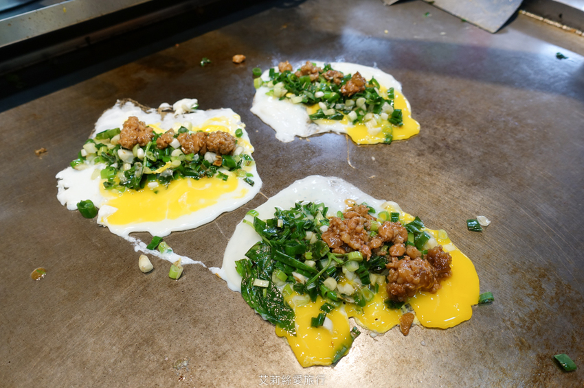 蘆洲三重美食》 荷媽 雪釀餅 全台獨創！純手工純米釀發酵餅皮 不是蛋餅也不是蔥油餅 - 艾莉絲愛旅行