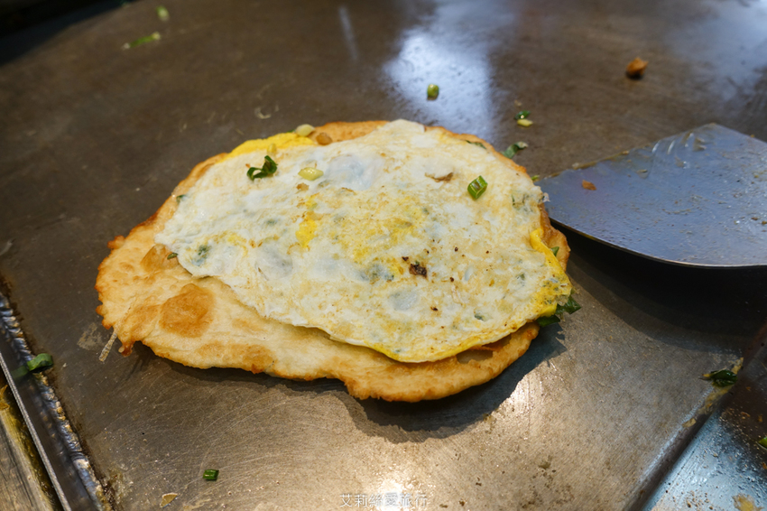 蘆洲三重美食》 荷媽 雪釀餅 全台獨創！純手工純米釀發酵餅皮 不是蛋餅也不是蔥油餅 - 艾莉絲愛旅行