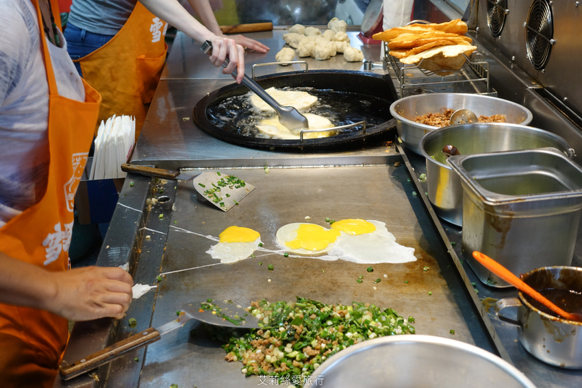 蘆洲三重美食》 荷媽 雪釀餅 全台獨創！純手工純米釀發酵餅皮 不是蛋餅也不是蔥油餅 - 艾莉絲愛旅行