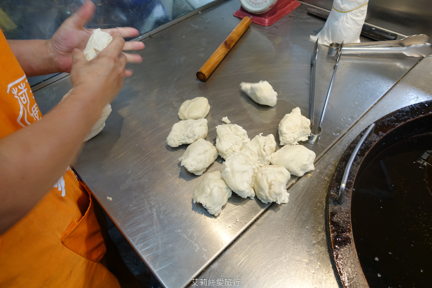 蘆洲三重美食》 荷媽 雪釀餅 全台獨創！純手工純米釀發酵餅皮 不是蛋餅也不是蔥油餅 - 艾莉絲愛旅行